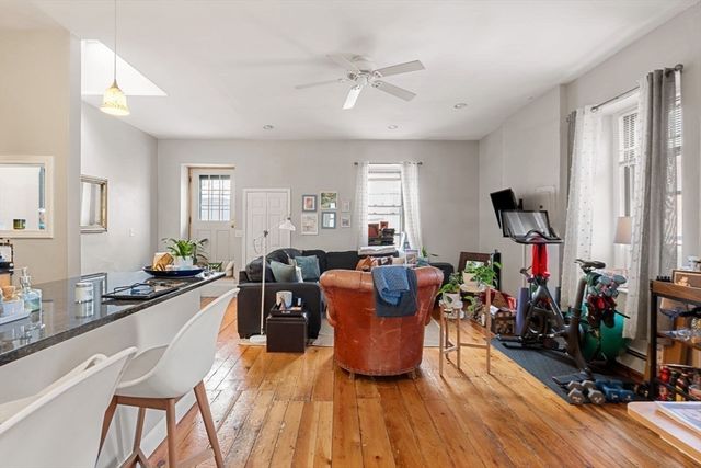 124 F St, Boston, MA 02127