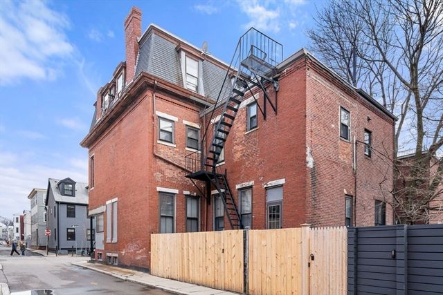 124 F St, Boston, MA 02127
