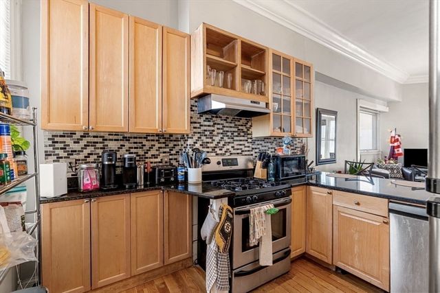 124 F St, Boston, MA 02127