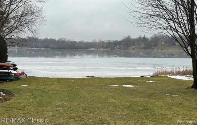 5760 Monterey Court, Bloomfield Hills, MI 48301