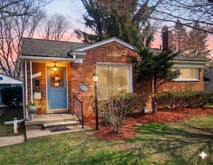 15058 Dixie, Redford, MI 48239