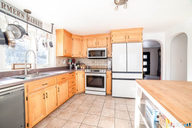 36 Weybosset Street, Shelton, CT 06484