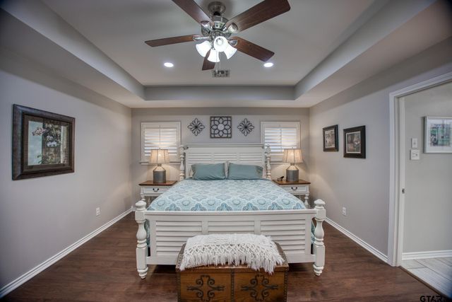 402 Shadow Wood Dr, Palestine, TX 75801