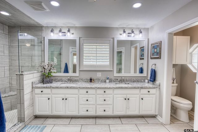 402 Shadow Wood Dr, Palestine, TX 75801