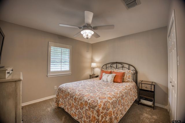 402 Shadow Wood Dr, Palestine, TX 75801