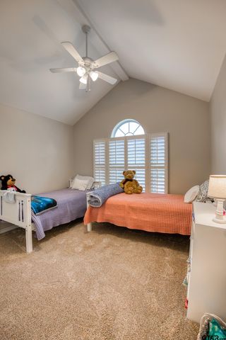 402 Shadow Wood Dr, Palestine, TX 75801