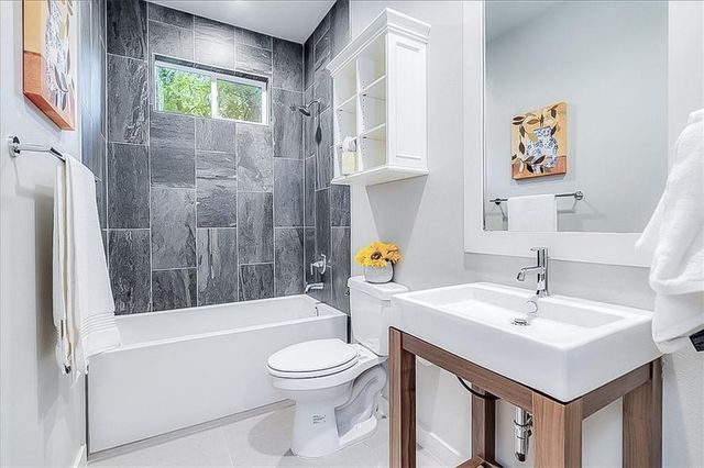 3913 Valley View RD B, Austin, TX 78704