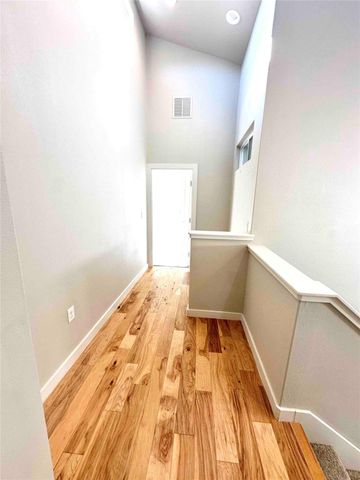 3913 Valley View RD B, Austin, TX 78704