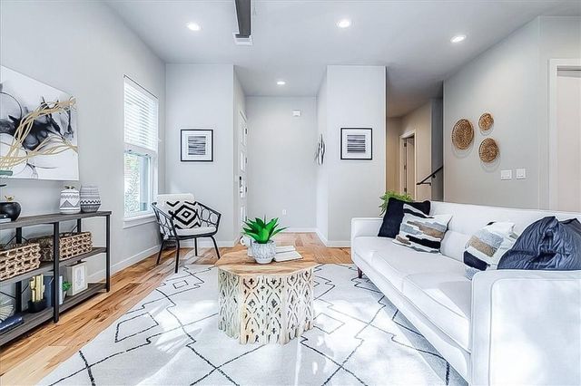 3913 Valley View RD B, Austin, TX 78704