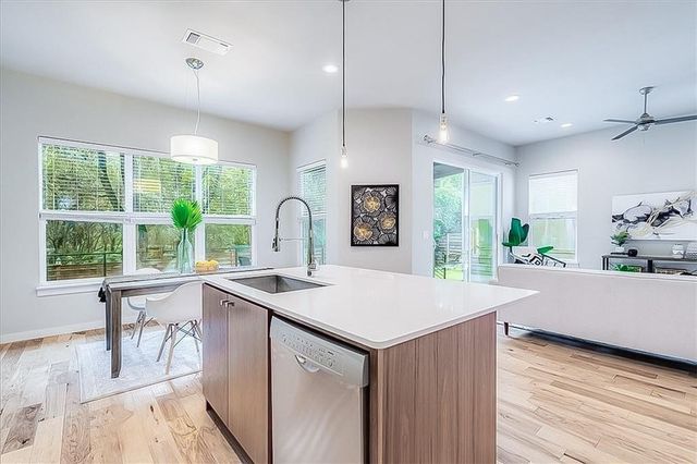 3913 Valley View RD B, Austin, TX 78704