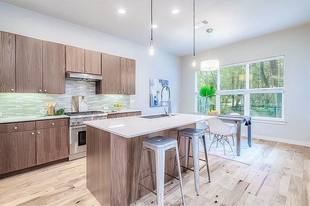 3913 Valley View RD B, Austin, TX 78704