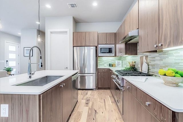 3913 Valley View RD B, Austin, TX 78704