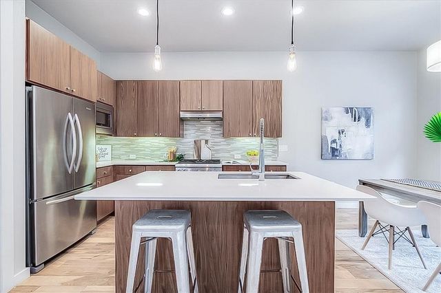 3913 Valley View RD B, Austin, TX 78704