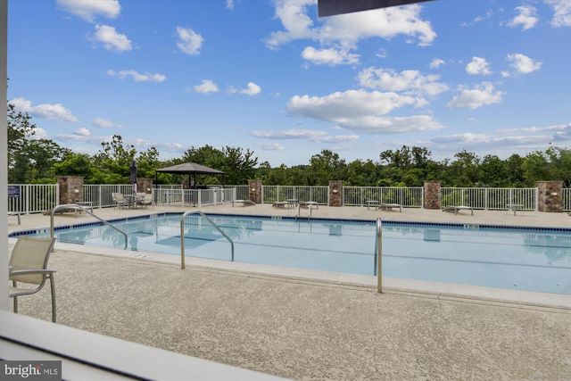 6301 EDSALL RD #109, Alexandria, VA 22312