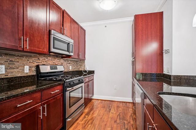 6301 EDSALL RD #109, Alexandria, VA 22312