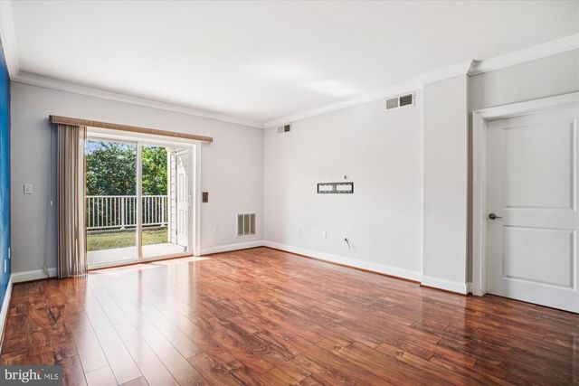 6301 EDSALL RD #109, Alexandria, VA 22312