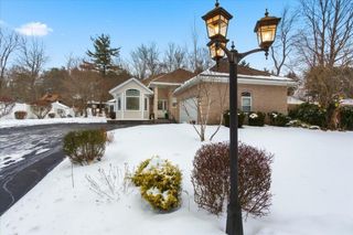 44 Cricket Lane, Manchester, NH 03104