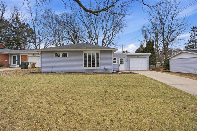 5017 Holiday Drive, Madison, WI 53711