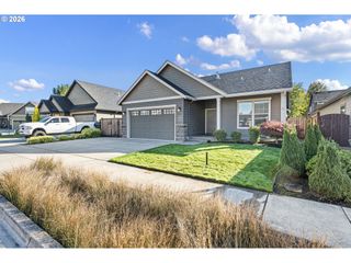 5422 KING ARTHUR Ct, Eugene, OR 97402