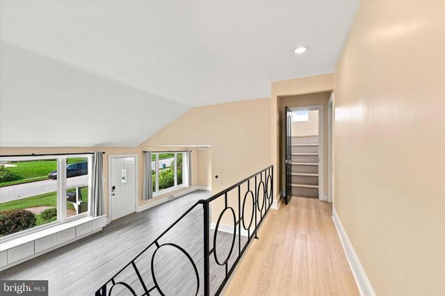 2211 RHONDA RD, Broomall, PA 19008