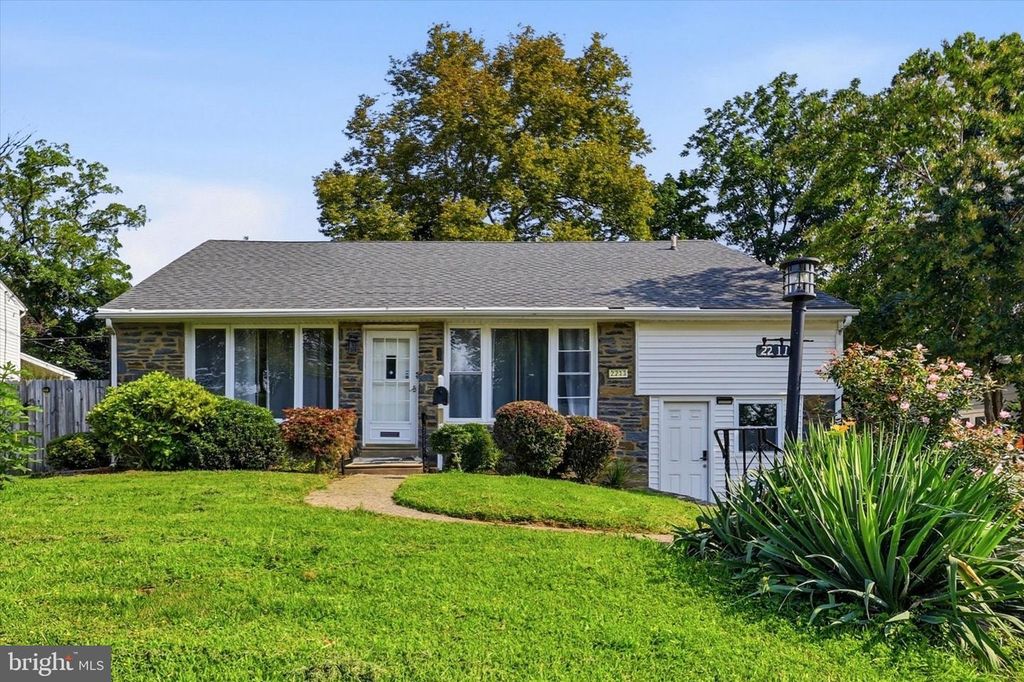 2211 RHONDA RD, Broomall, PA 19008