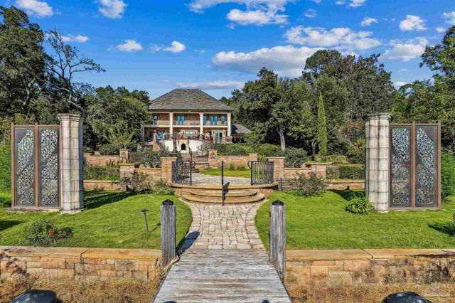 835 Tanglewood Dr, Pensacola, FL 32503