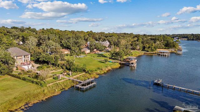 835 Tanglewood Dr, Pensacola, FL 32503