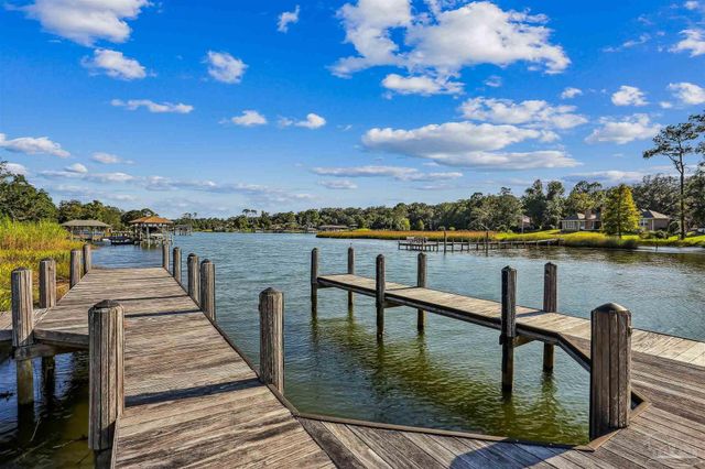 835 Tanglewood Dr, Pensacola, FL 32503