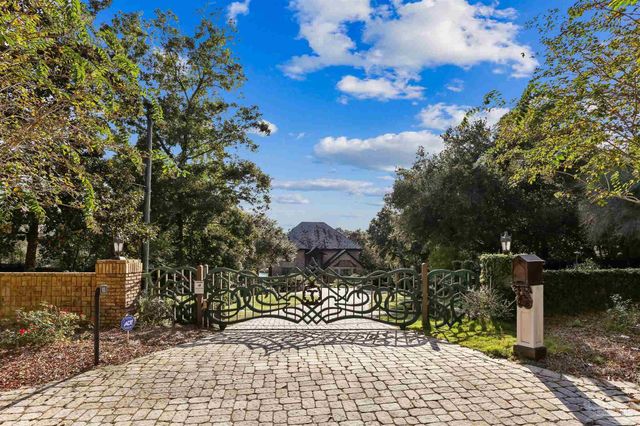 835 Tanglewood Dr, Pensacola, FL 32503