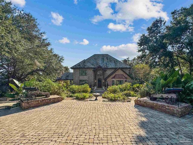 835 Tanglewood Dr, Pensacola, FL 32503