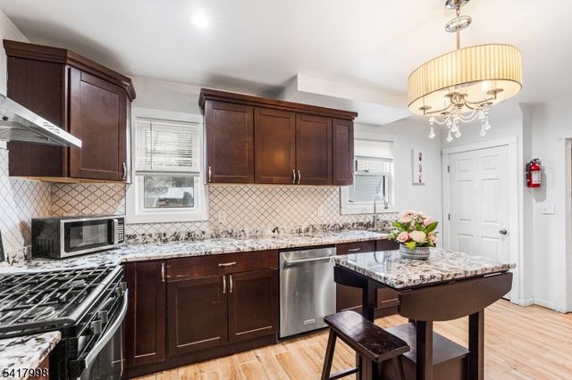 218 Muhlenberg Pl, Plainfield City, NJ 07060