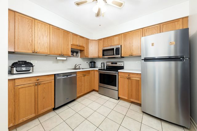 7525 Nantucket Drive 210, Darien, IL 60561