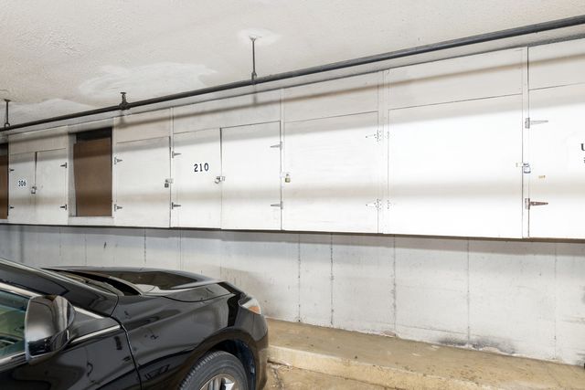 7525 Nantucket Drive 210, Darien, IL 60561