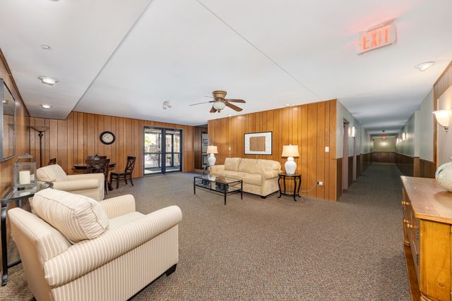 7525 Nantucket Drive 210, Darien, IL 60561