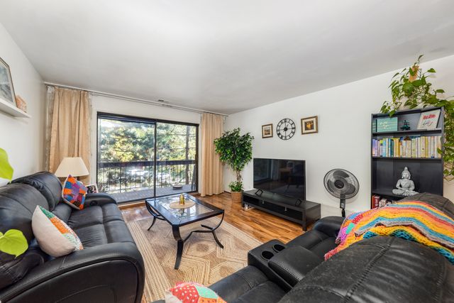 7525 Nantucket Drive 210, Darien, IL 60561