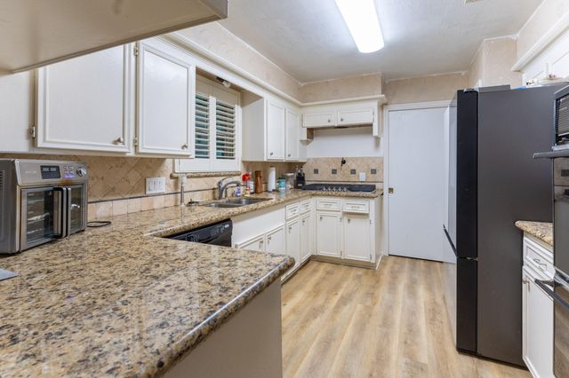 5711 Olympia Fields Lane, Houston, TX 77069
