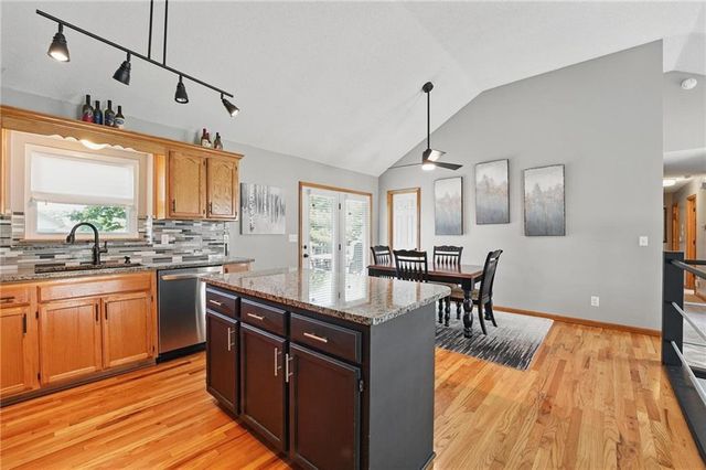 1108 NE Woodbury Court, Lee's Summit, MO 64086