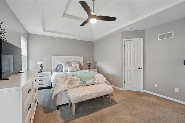 1108 NE Woodbury Court, Lee's Summit, MO 64086