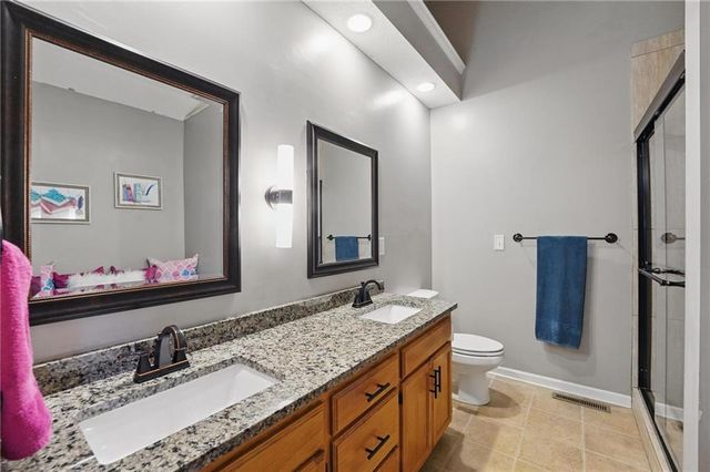 1108 NE Woodbury Court, Lee's Summit, MO 64086