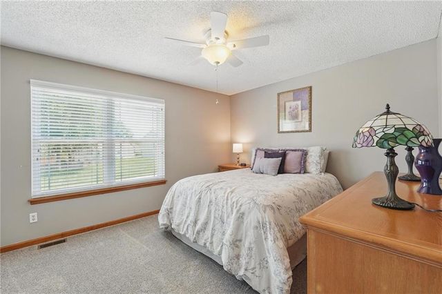 1108 NE Woodbury Court, Lee's Summit, MO 64086