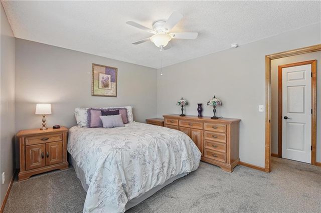 1108 NE Woodbury Court, Lee's Summit, MO 64086