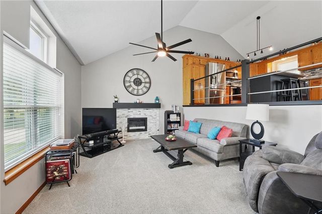 1108 NE Woodbury Court, Lee's Summit, MO 64086