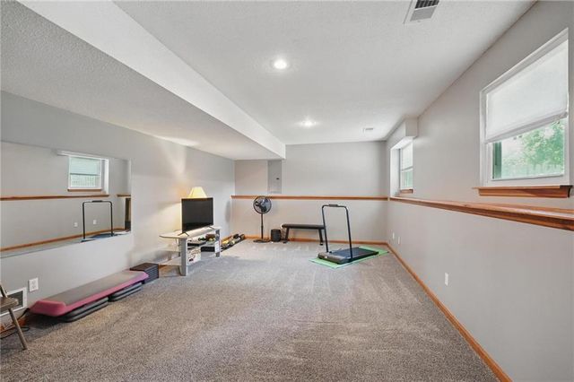 1108 NE Woodbury Court, Lee's Summit, MO 64086