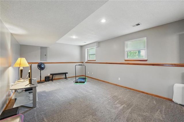 1108 NE Woodbury Court, Lee's Summit, MO 64086