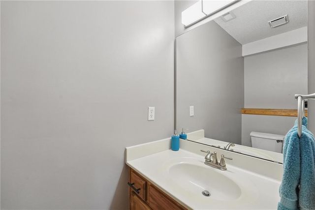 1108 NE Woodbury Court, Lee's Summit, MO 64086