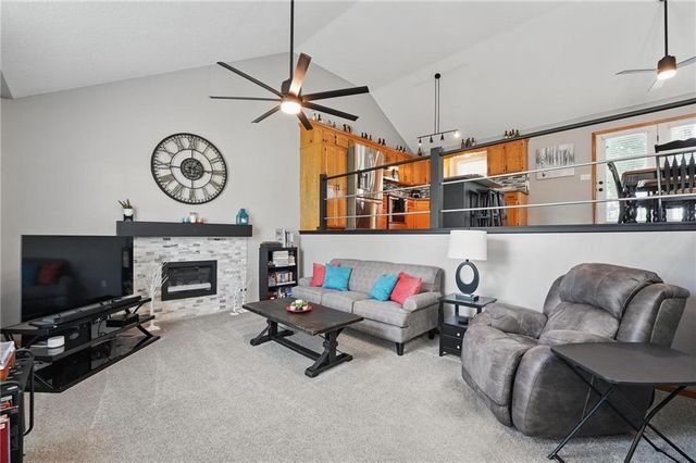 1108 NE Woodbury Court, Lee's Summit, MO 64086