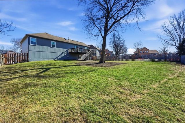 1108 NE Woodbury Court, Lee's Summit, MO 64086