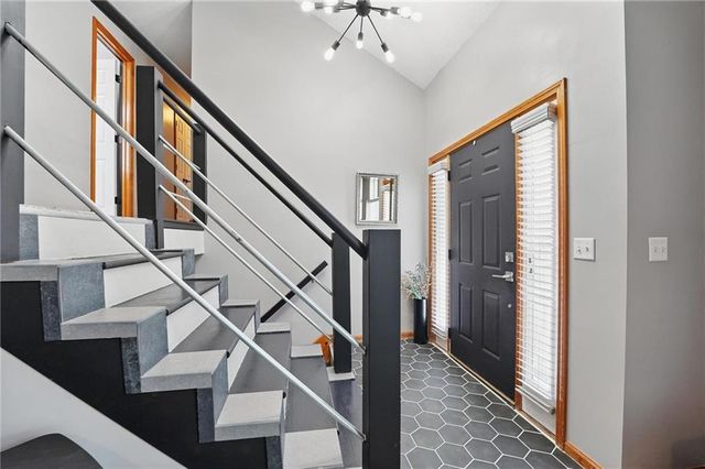 1108 NE Woodbury Court, Lee's Summit, MO 64086