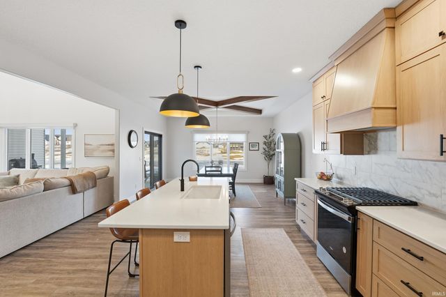 10483 Spamount Cove, Leo, IN 46765