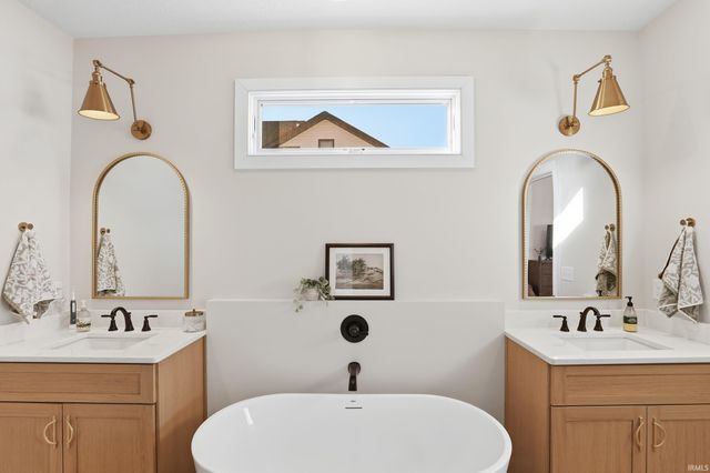 10483 Spamount Cove, Leo, IN 46765